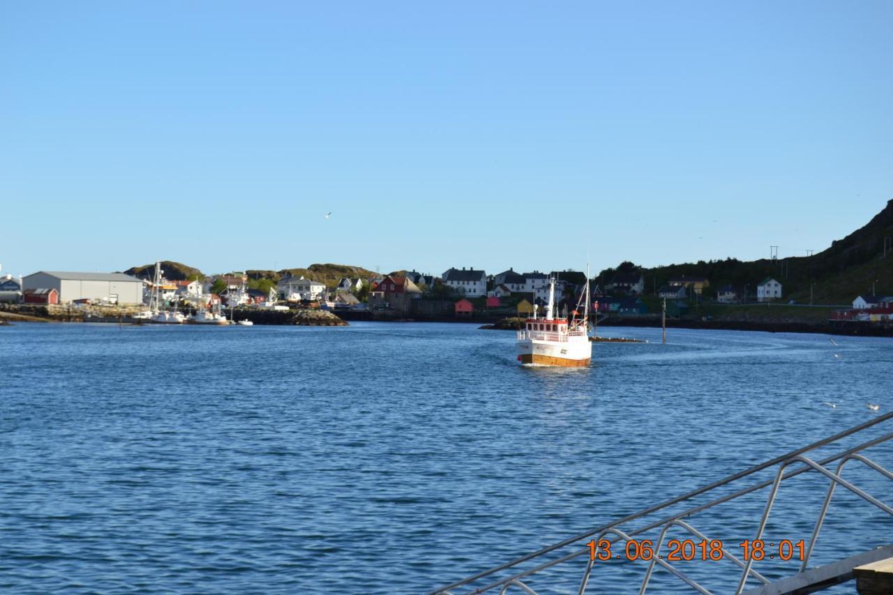 Hotel Sjostrand Rorbuer V Borge Iversen As Ballstad Exterior foto